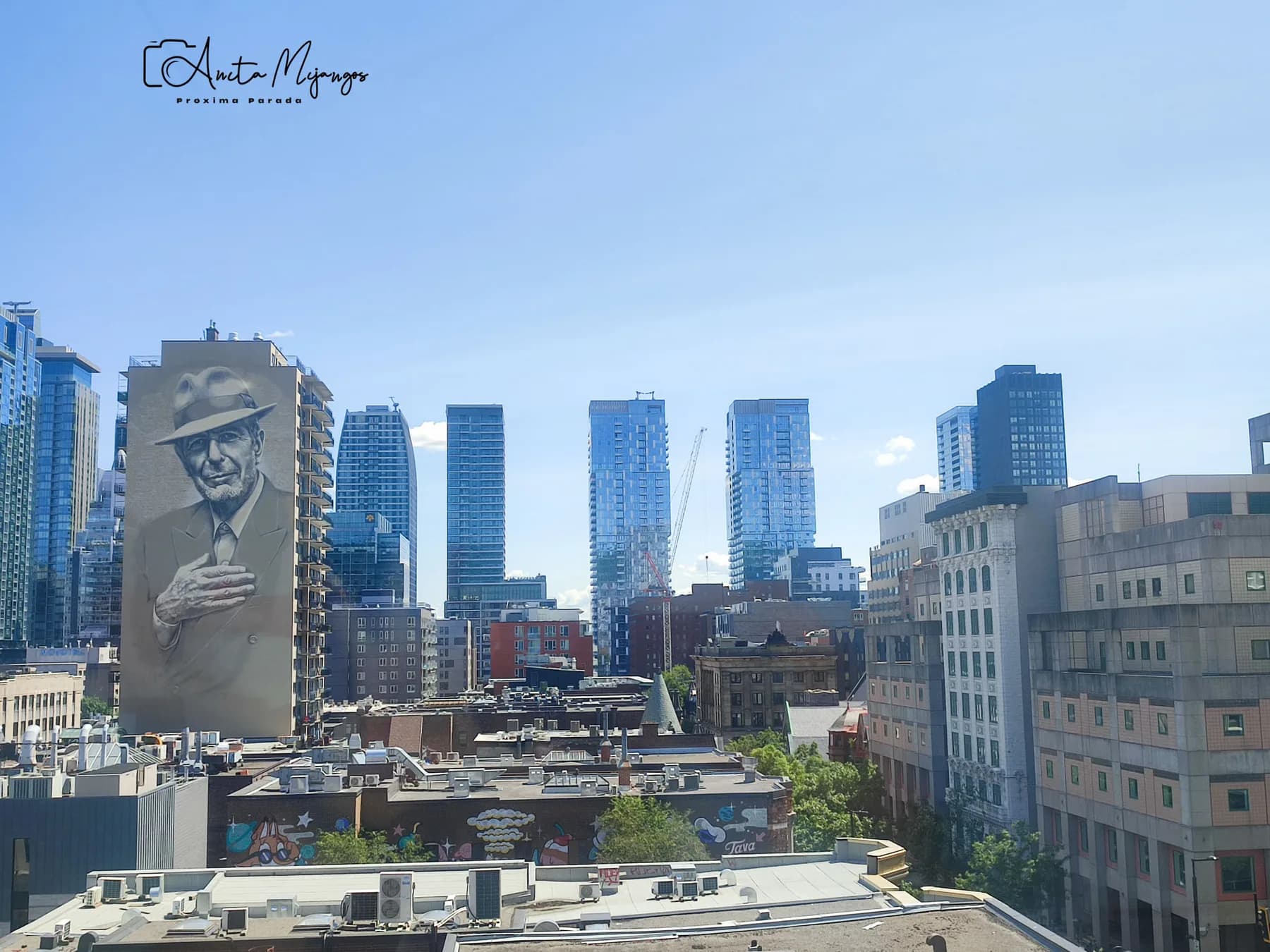 Mural y edificios del centro de Montréal