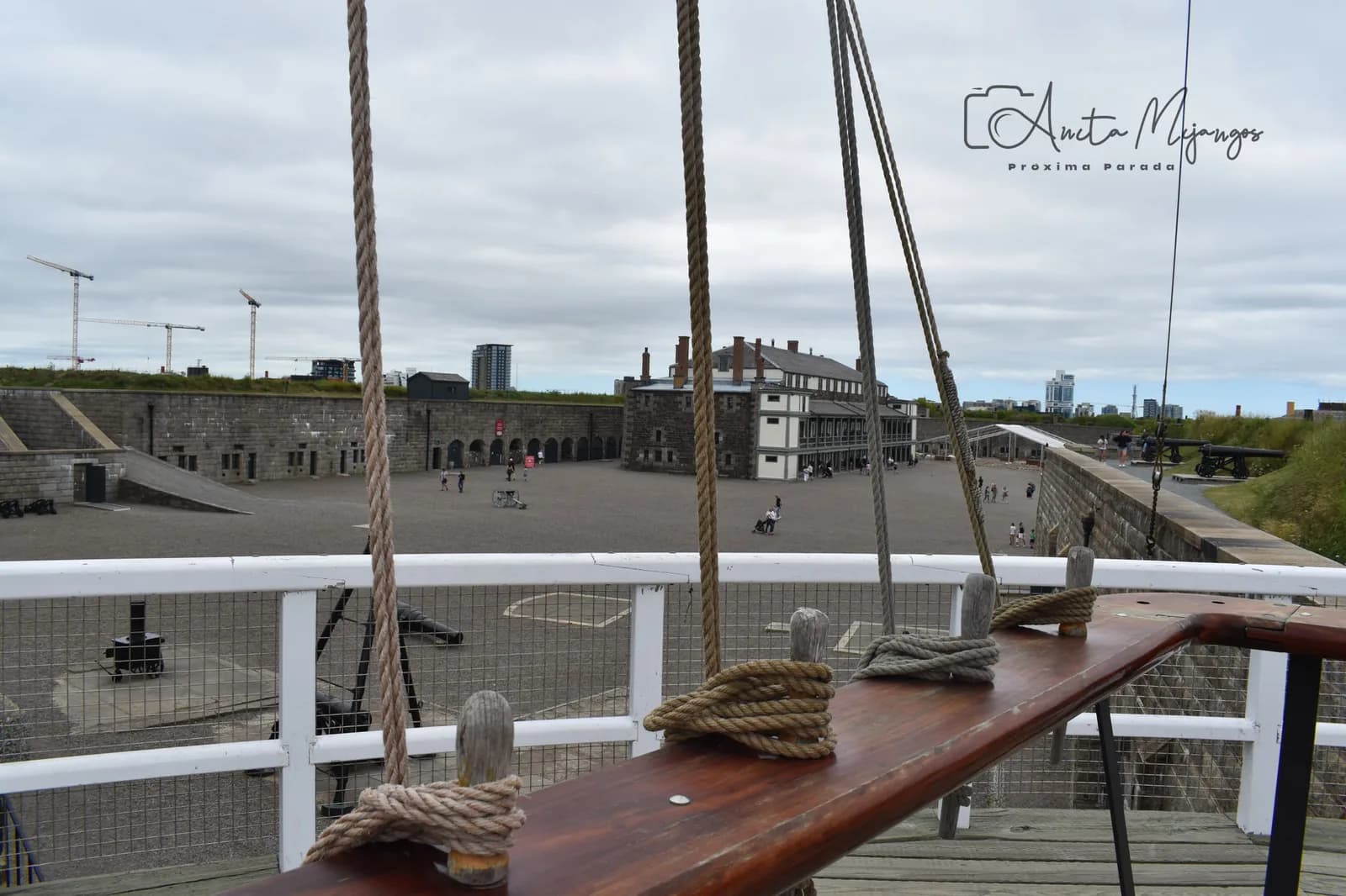 Vista de edificios de Halifax desde el puerto