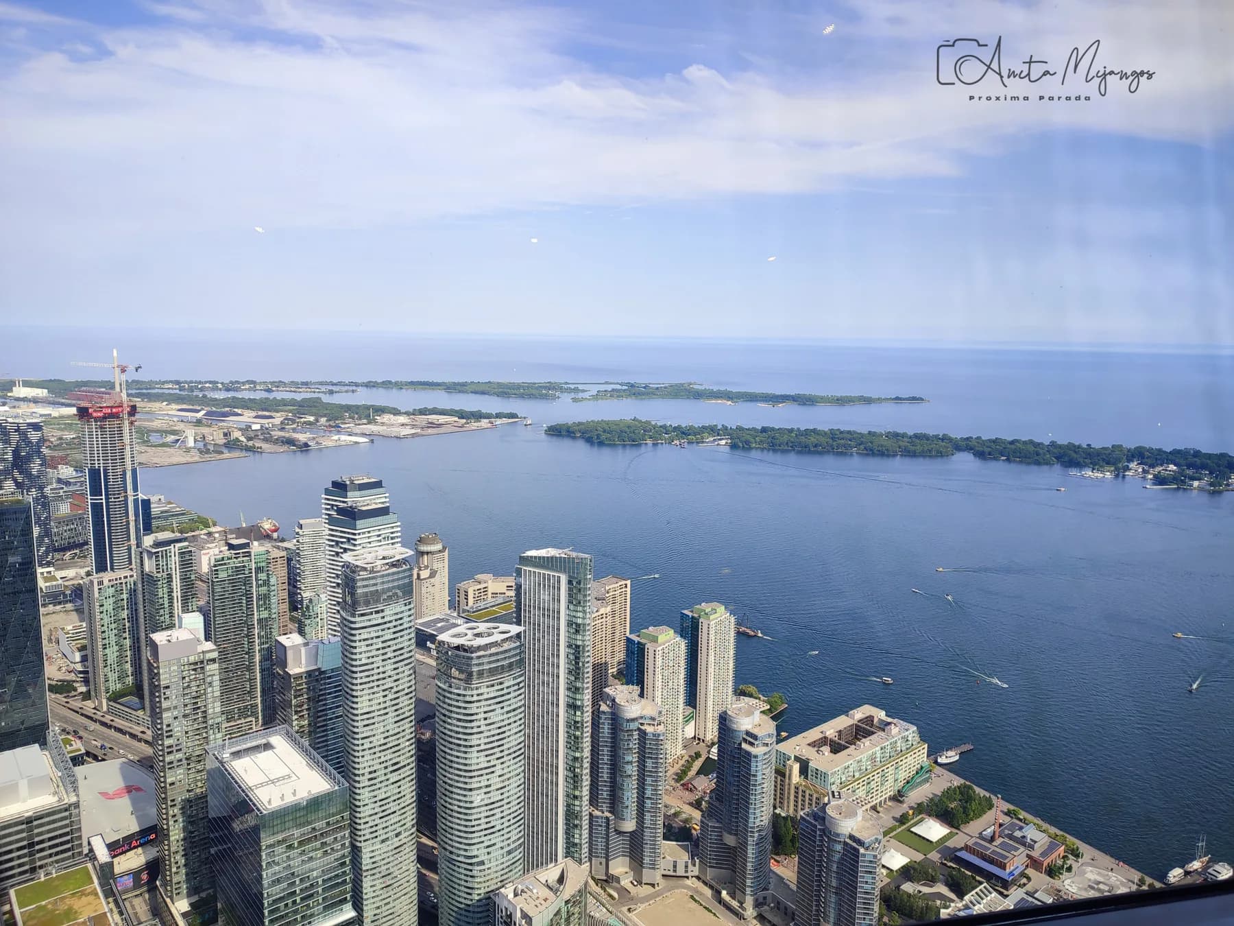 Vista de Toronto y el lago Ontario desde lo alto